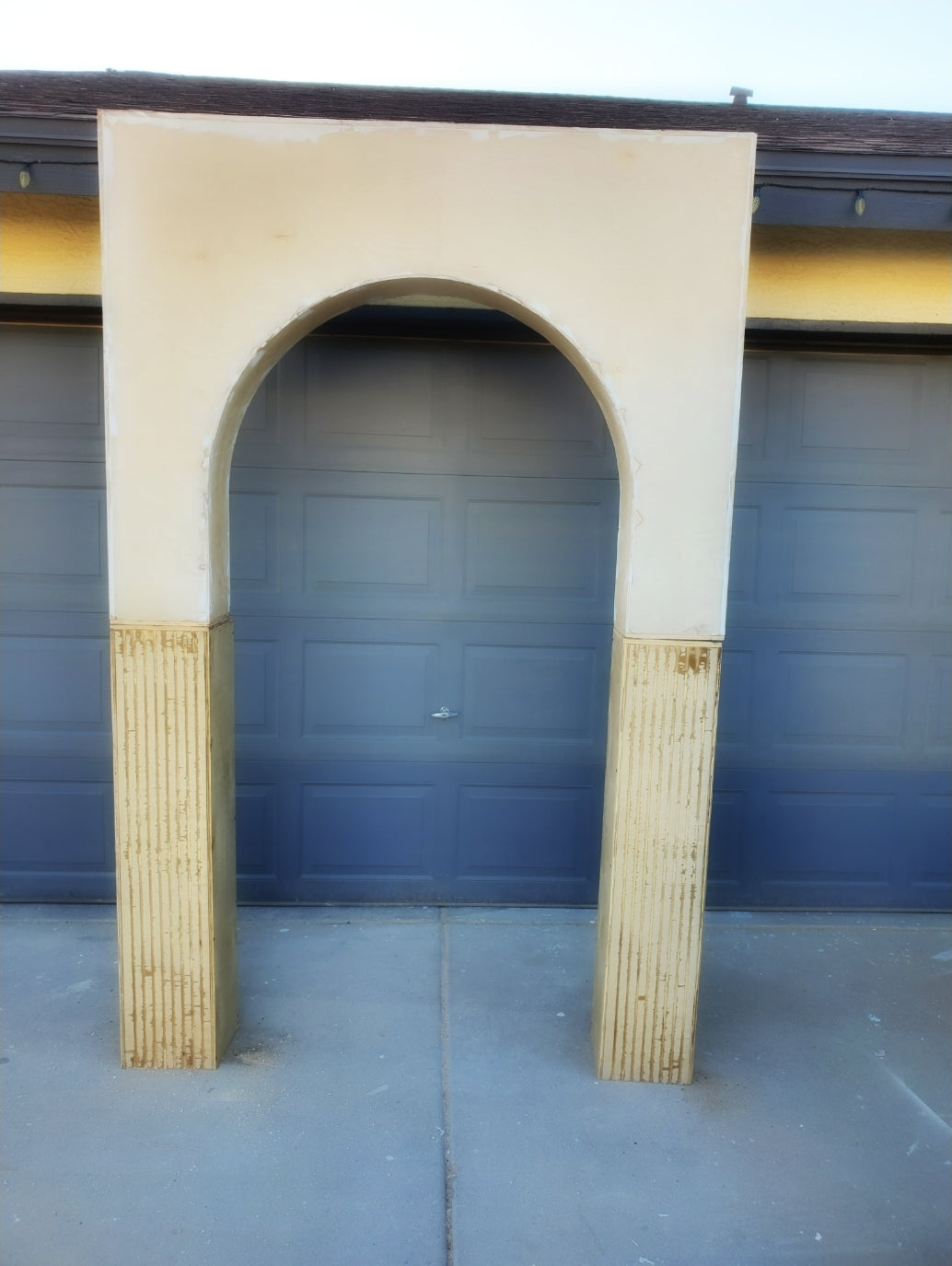Backdrop - 3D Roman arch with 2 D ripple Columns (does not include back panel)